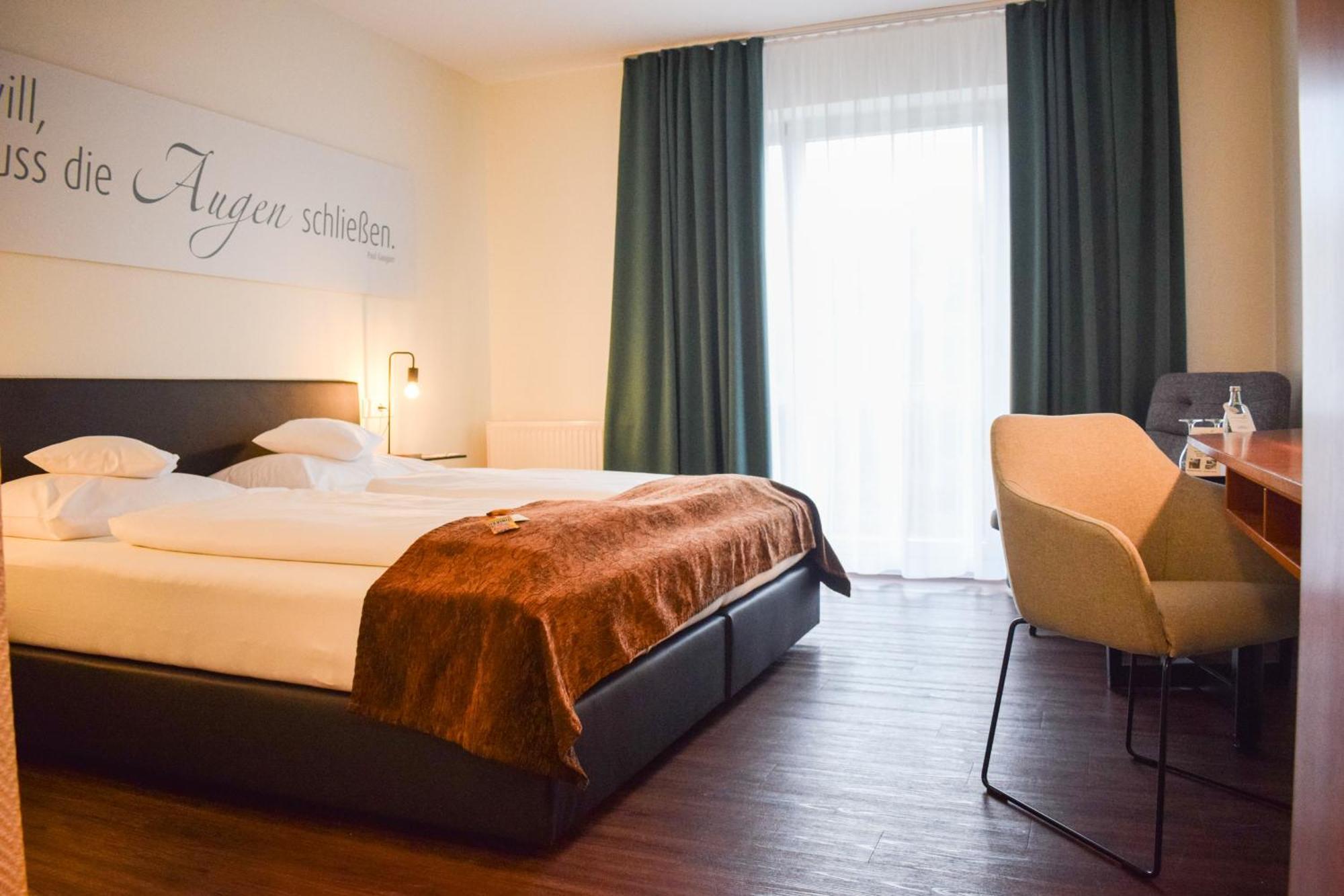 Landhotel Rügheim エクステリア 写真