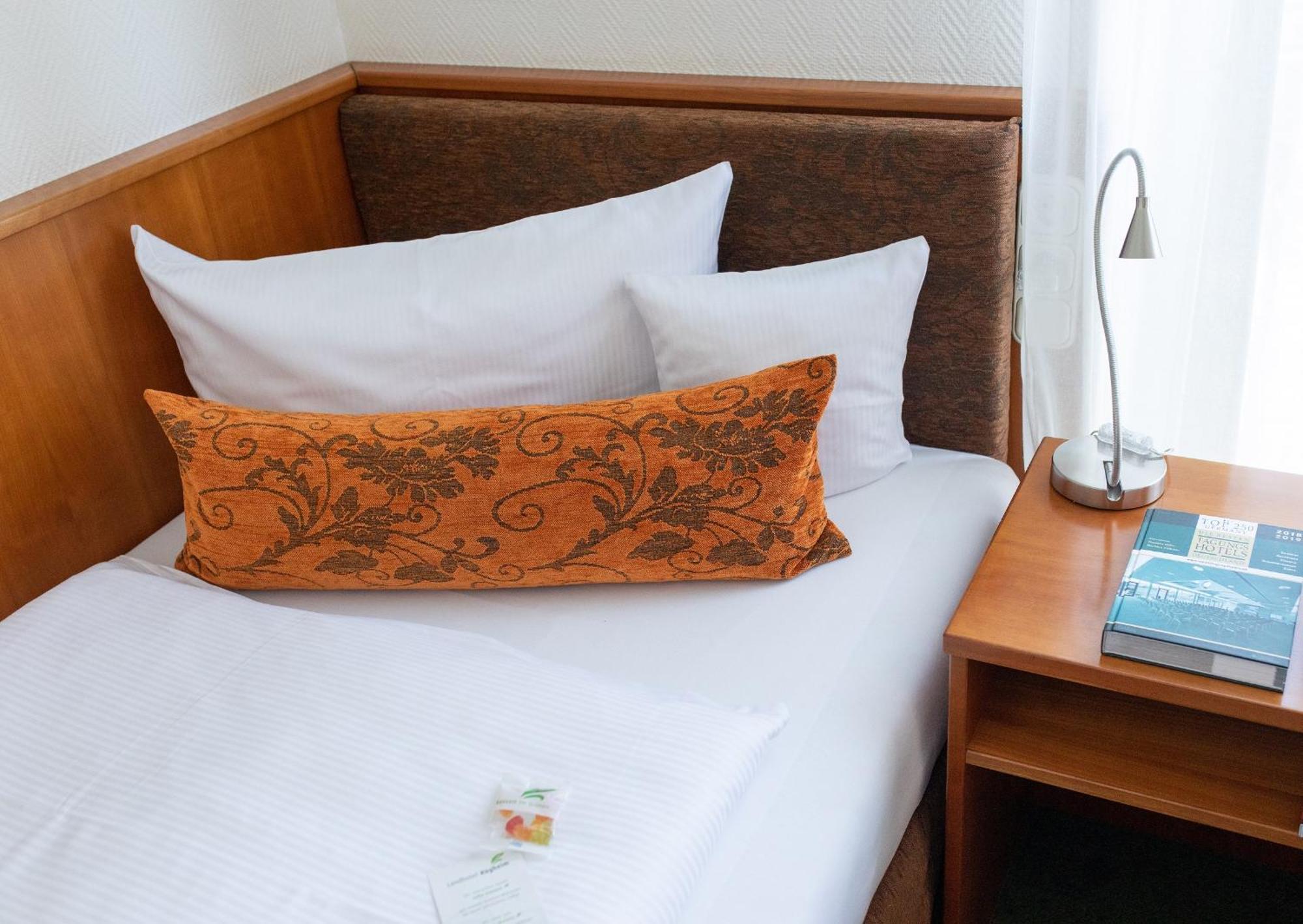Landhotel Rügheim エクステリア 写真