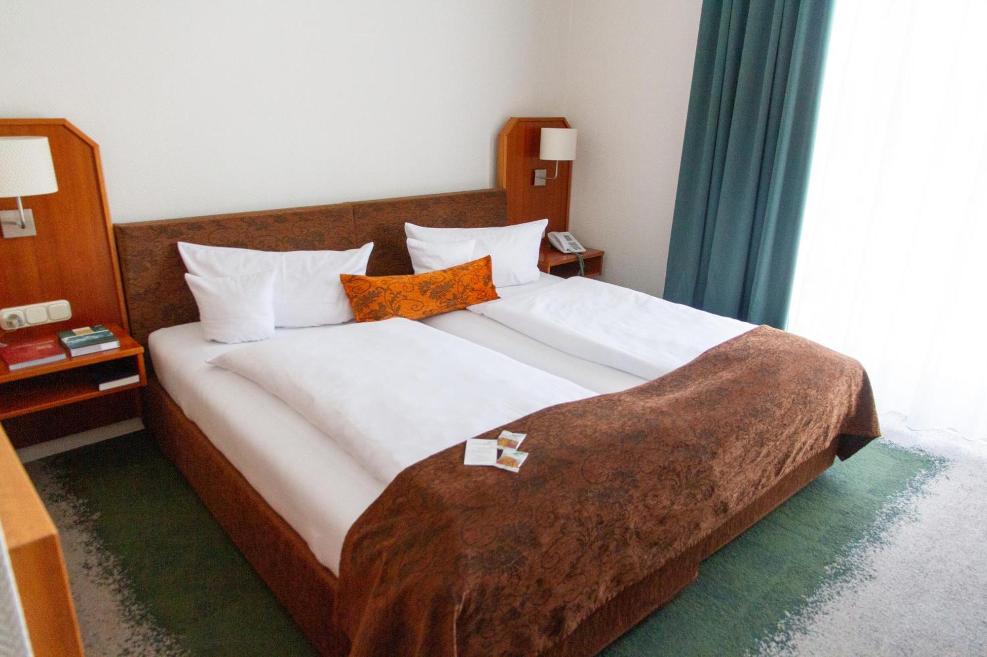 Landhotel Rügheim エクステリア 写真