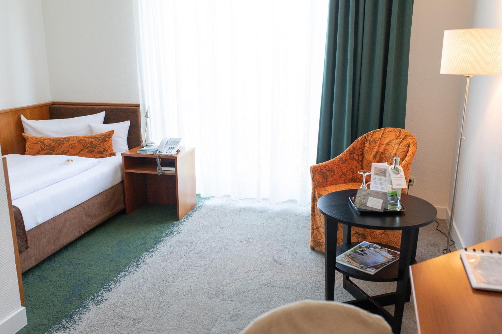 Landhotel Rügheim エクステリア 写真
