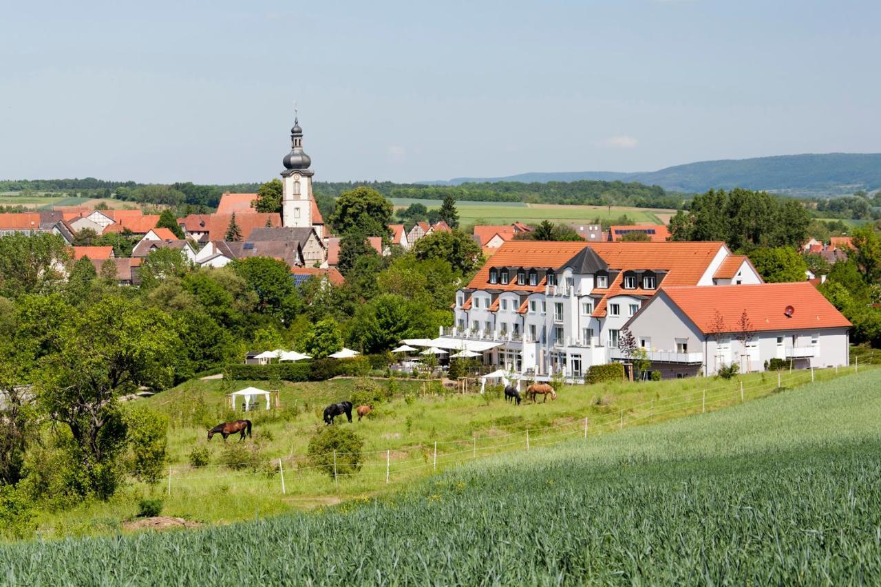 Landhotel Rügheim エクステリア 写真